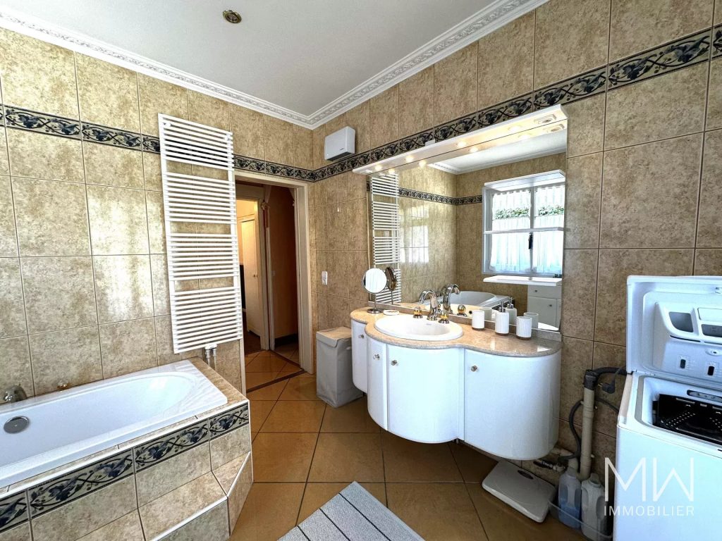 PETITE VILLA AVEC PISCINE