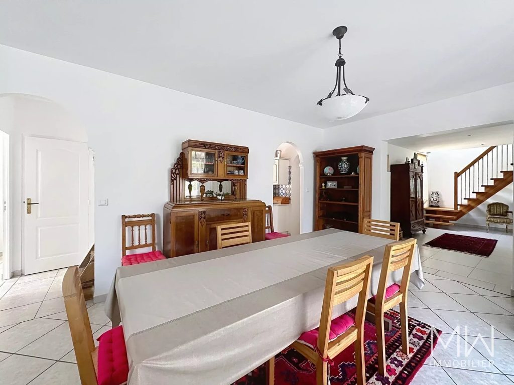 CHARMANTE VILLA AVEC PISCINE