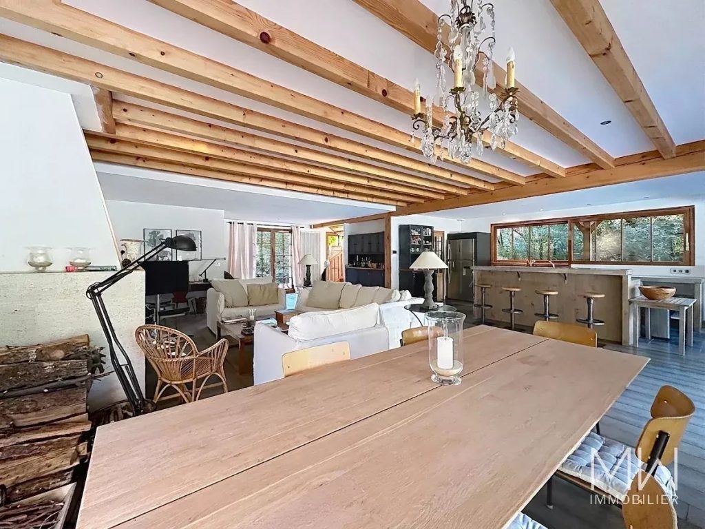BELLE VILLA BOIS AVEC PISCINE