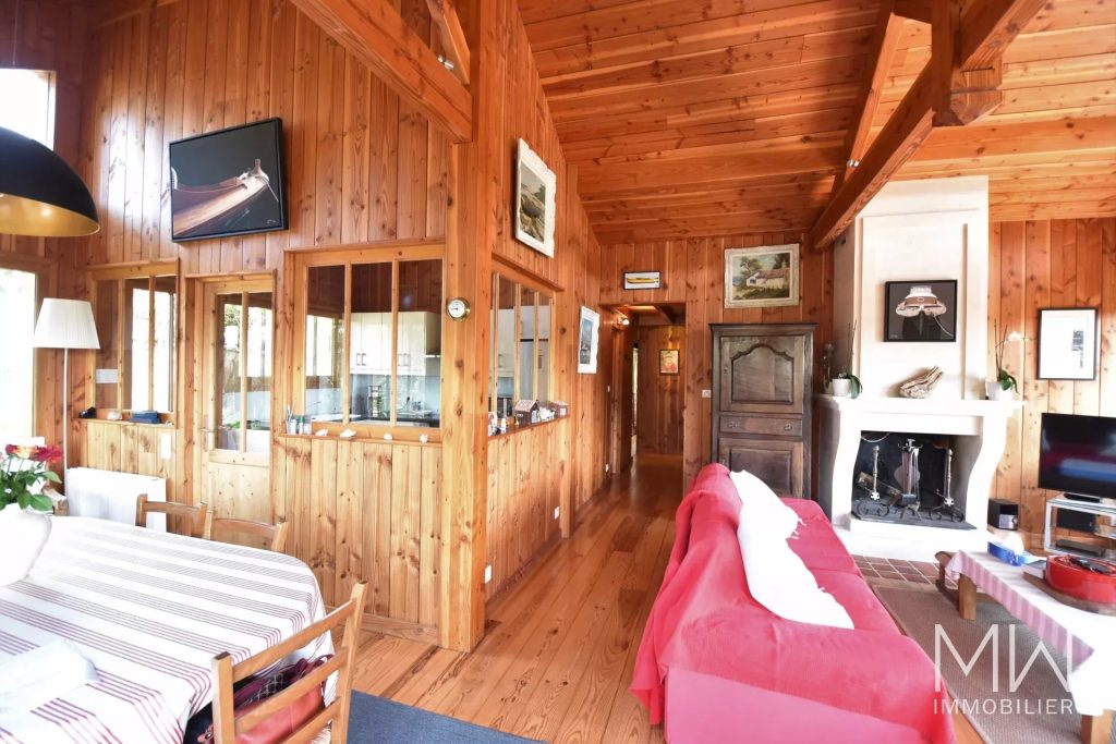 BELLE VILLA BOIS AU PIED DU PHARE