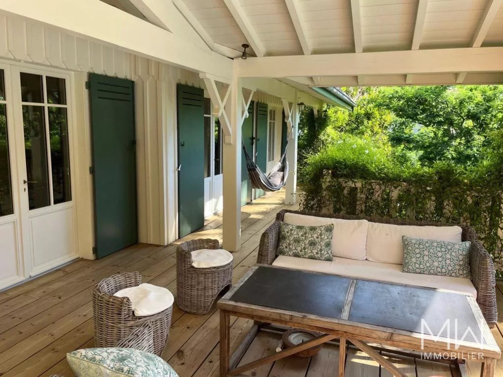 VILLA BOIS AVEC PISCINE