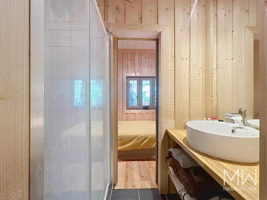 BEL APPARTEMENT FACE A L&rsquo;EAU