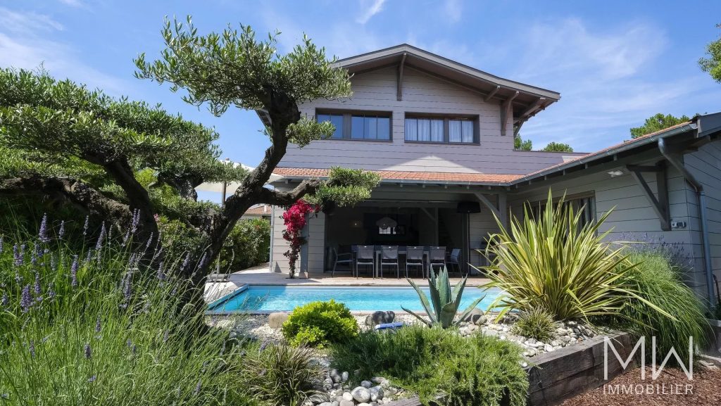 VILLA DE DE PRESTIGE AVEC PISCINE