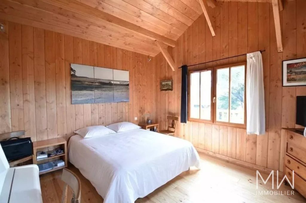 BELLE VILLA BOIS AU PIED DU PHARE