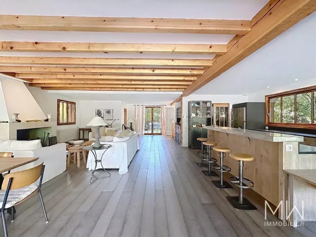 BELLE VILLA BOIS AVEC PISCINE