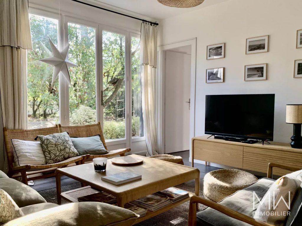 VILLA EN LISIERE DE FORET