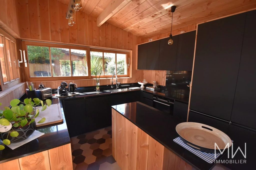 CHARMANTE VILLA BOIS AVEC PISCINE