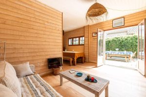 CHARMANTE ET PETITE VILLA BOIS