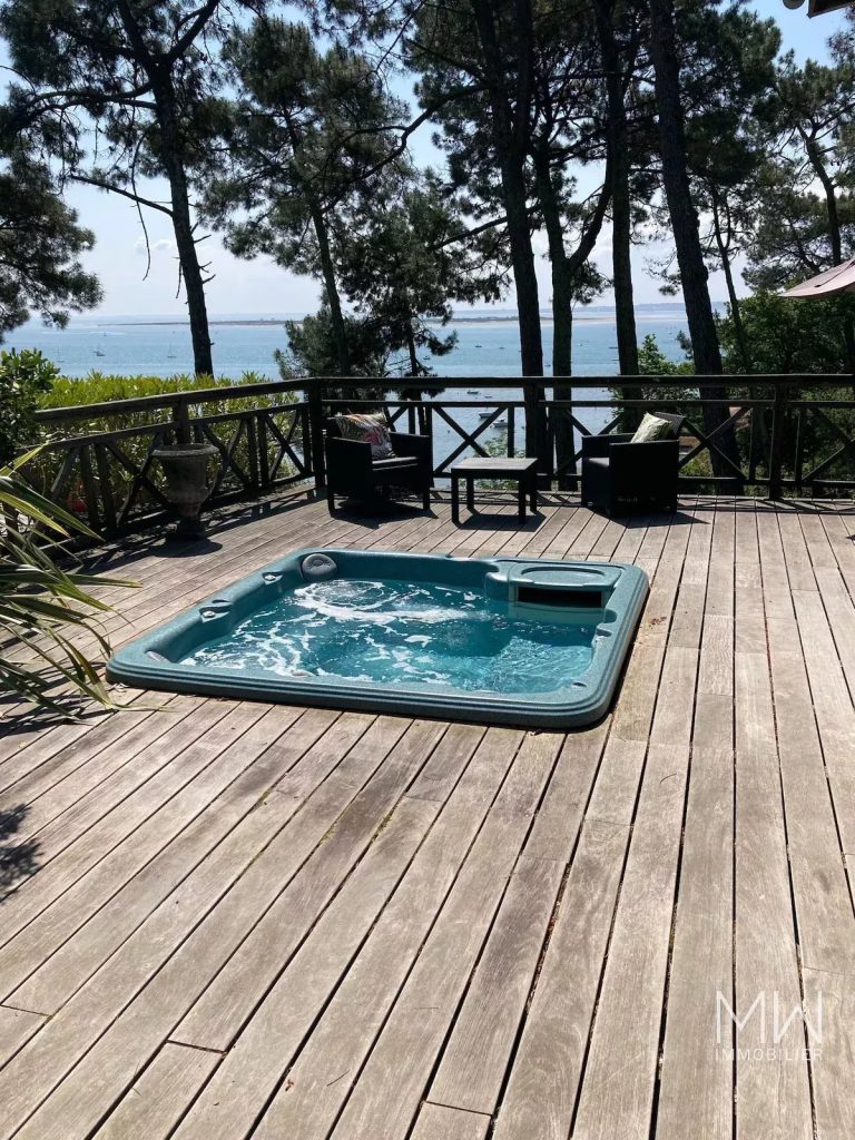 VILLA AVEC VUE BASSIN ET JACUZZI