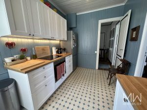VILLA PLEINE DE CHARME EN 1ERE LIGNE