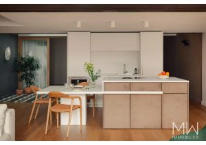 BORDEAUX  CHARTRONS – APPARTEMENT BOURGEOIS 140 M² – 3 CHAMBRES  – PARKING