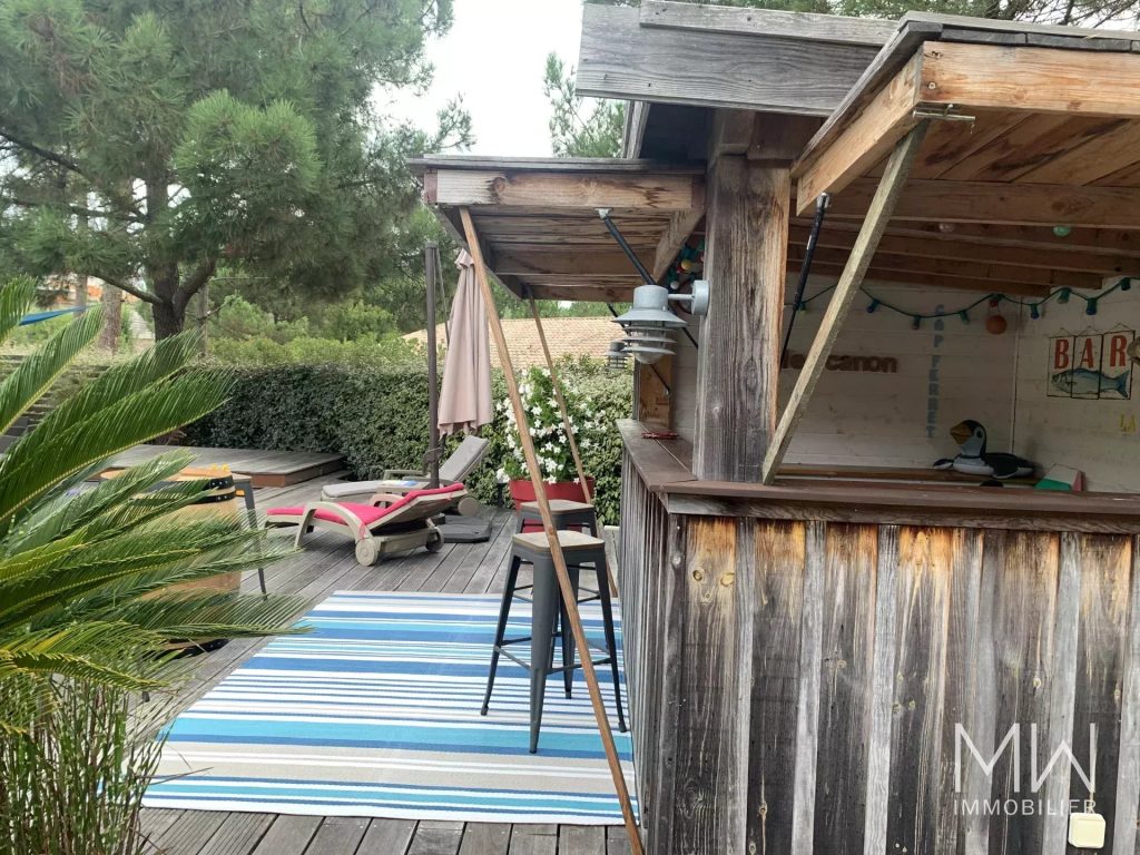 VILLA DE VACANCES AVEC PISCINE