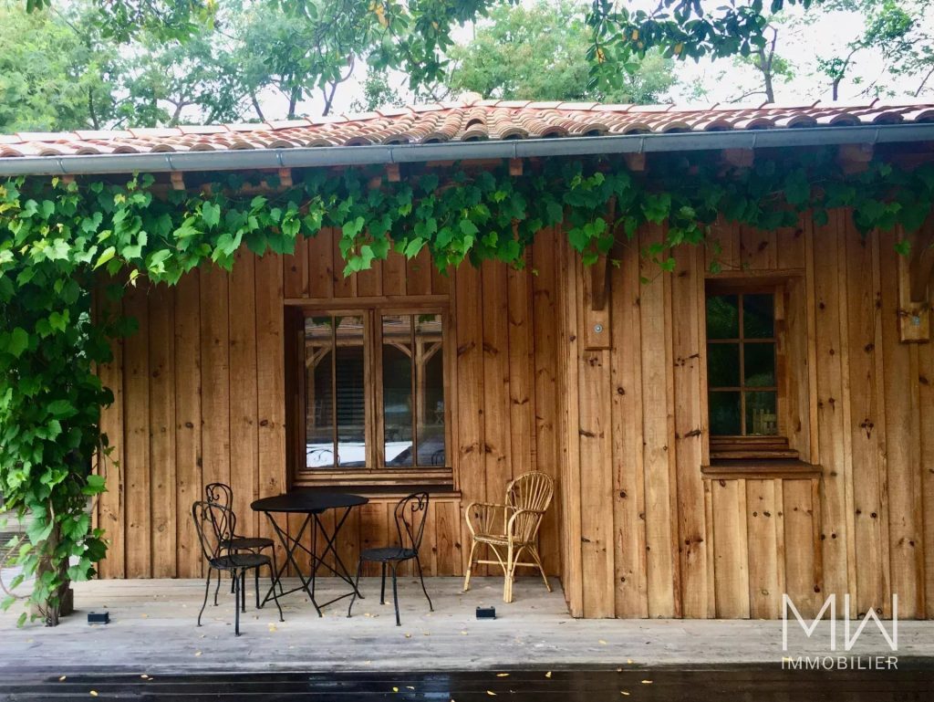 BELLE VILLA BOIS AVEC PISCINE
