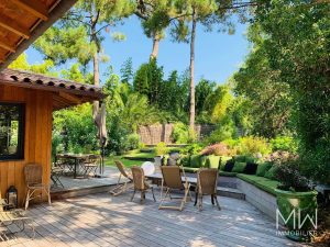 MAGNIFIQUE VILLA BOIS EN 1ERE LIGNE