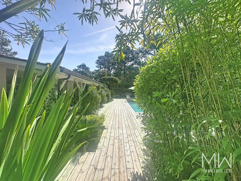 VILLA DE CHARME AVEC PISCINE