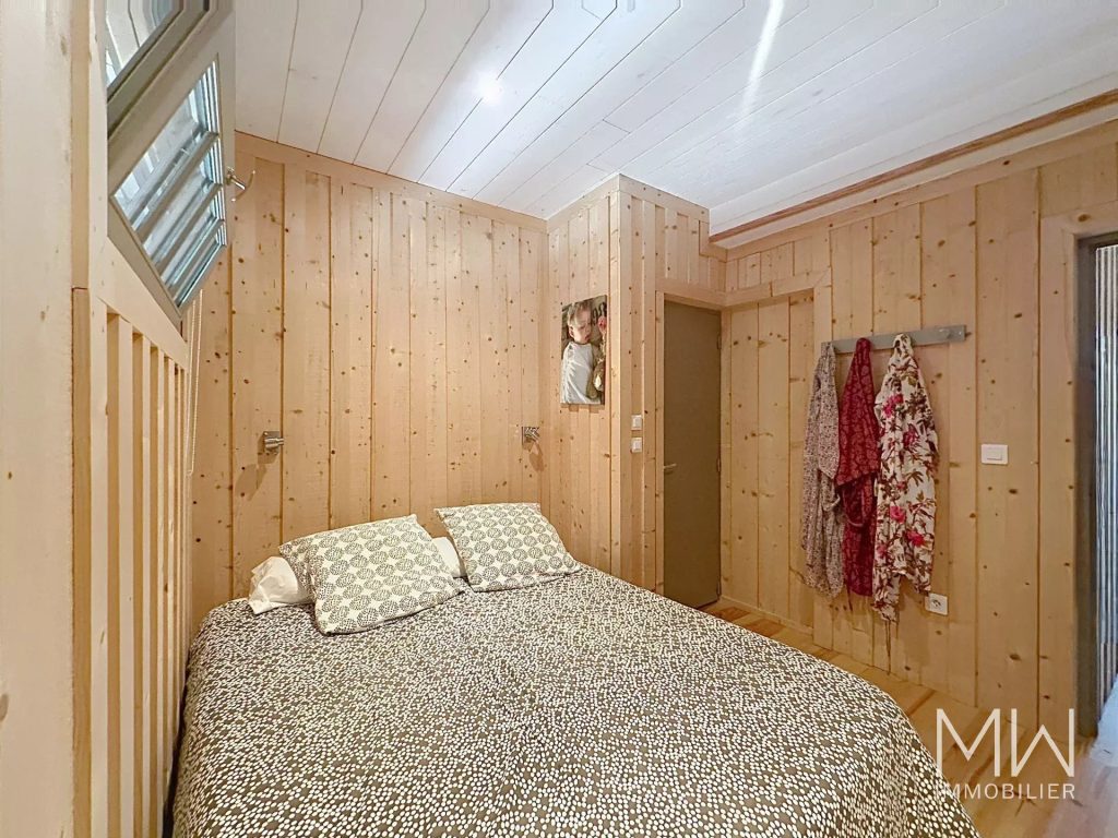 BEL APPARTEMENT FACE A L&rsquo;EAU