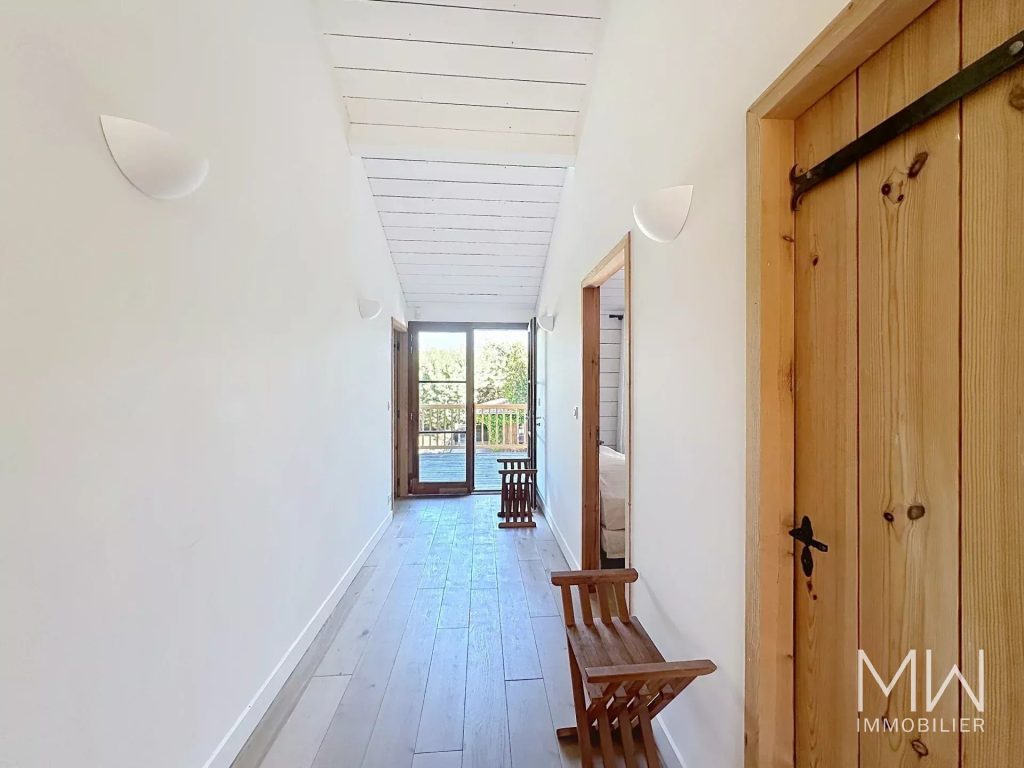 BELLE VILLA BOIS AVEC PISCINE