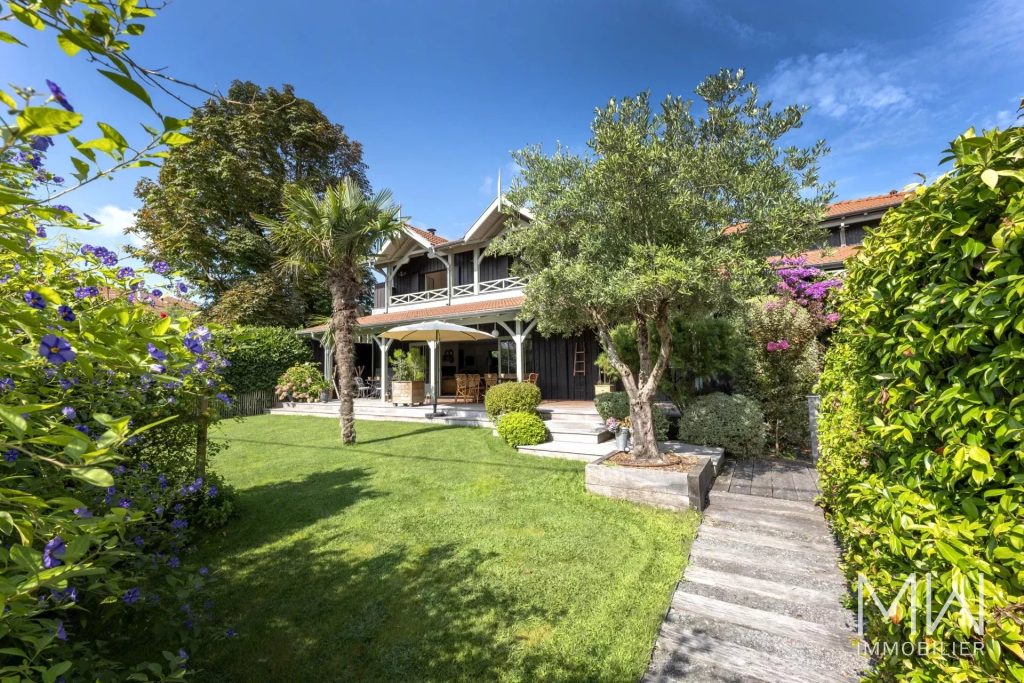ELEGANTE ET SPACIEUSE VILLA