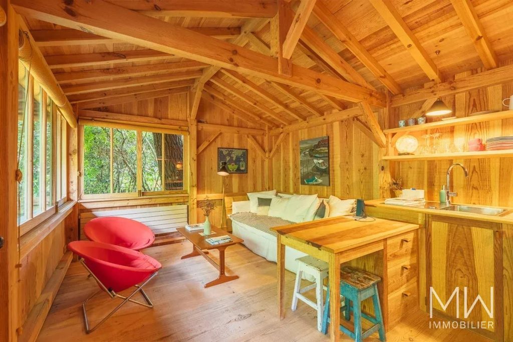 JOLIE VILLA BOIS