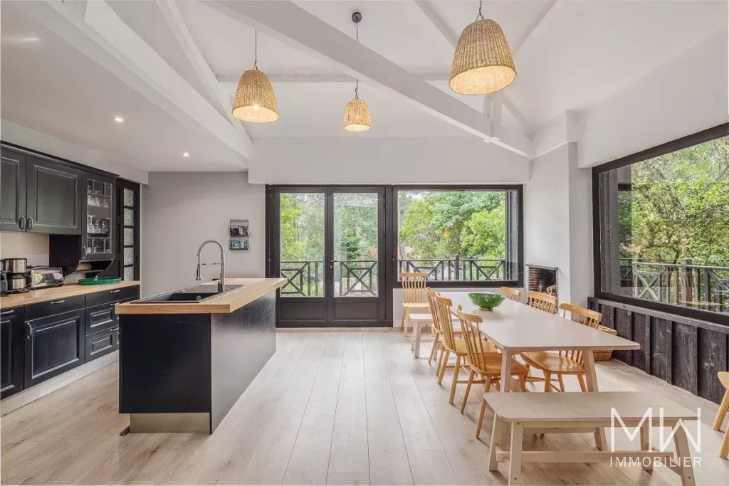 BELLE VILLA BOIS SOUS LA PINEDE