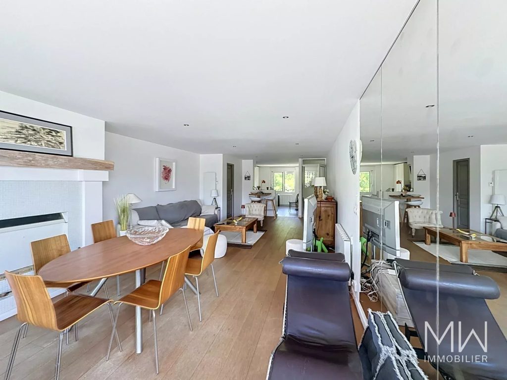 BEL APPARTEMENT FACE A L&rsquo;EAU