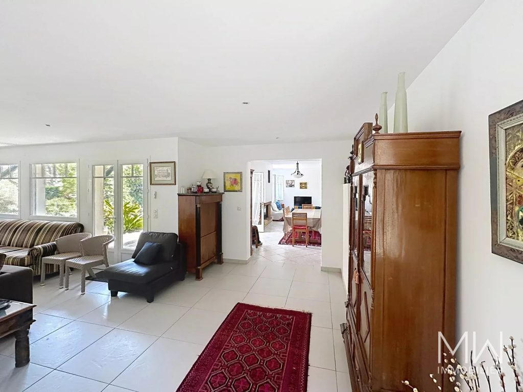 CHARMANTE VILLA AVEC PISCINE