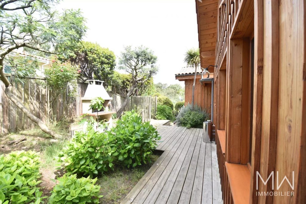 BELLE VILLA BOIS AU PIED DU PHARE