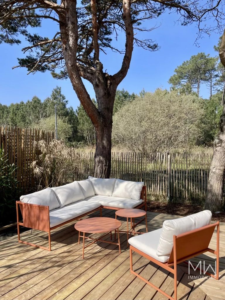 EN LISIERE DE FORET AVEC PISCINE