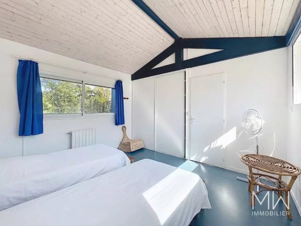 VILLA AVEC PISCINE SOUS LA PINEDE