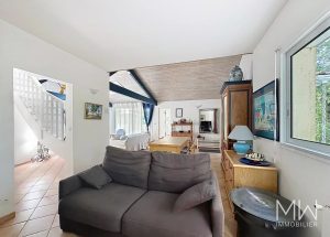 VILLA AVEC PISCINE SOUS LA PINEDE