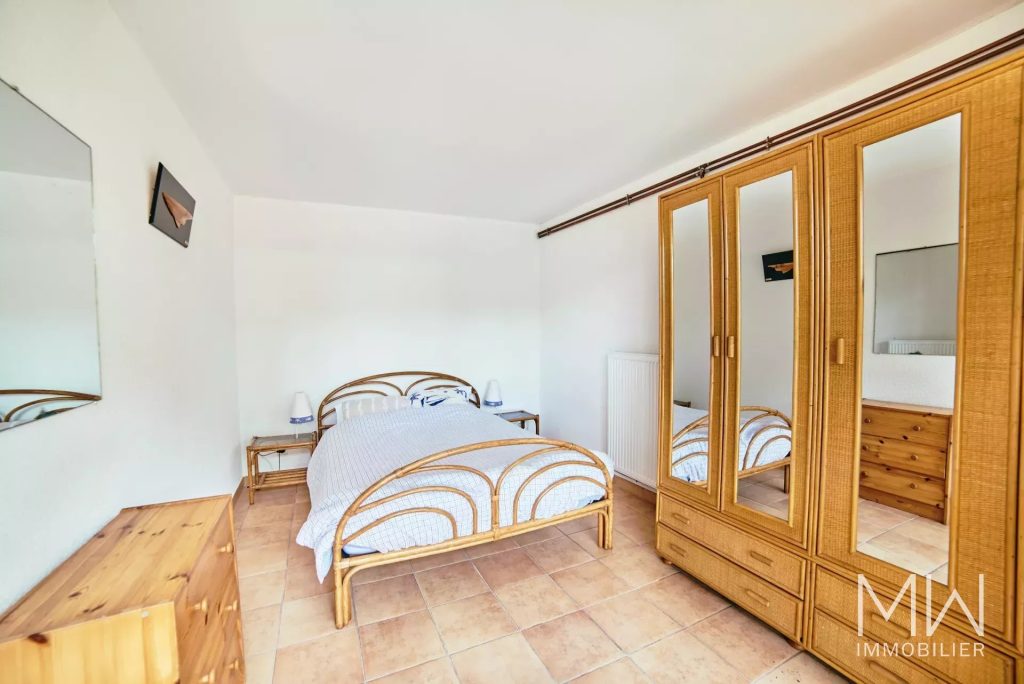 VILLA AVEC PISCINE SOUS LA PINEDE