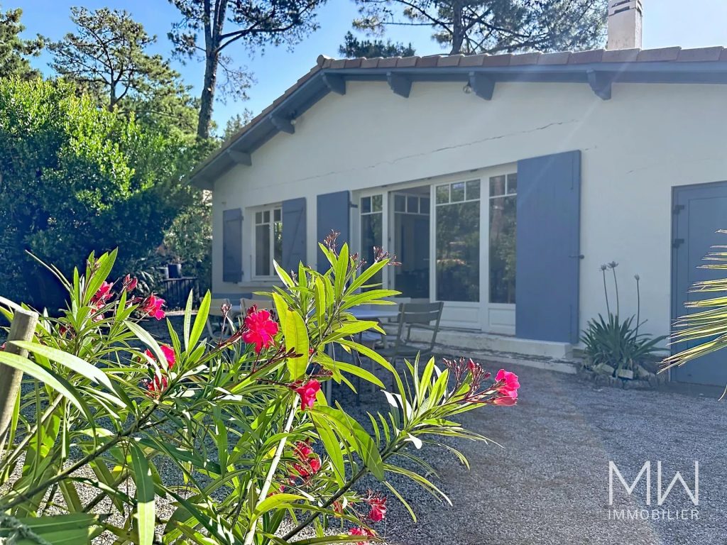 CHARMANTE VILLA AU CALME
