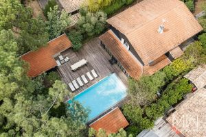 BELLE VILLA BOIS AVEC PISCINE AU PIED DES DUNES