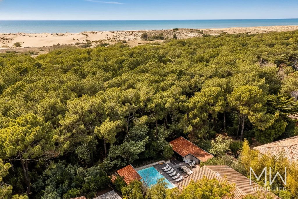 BELLE VILLA BOIS AVEC PISCINE AU PIED DES DUNES