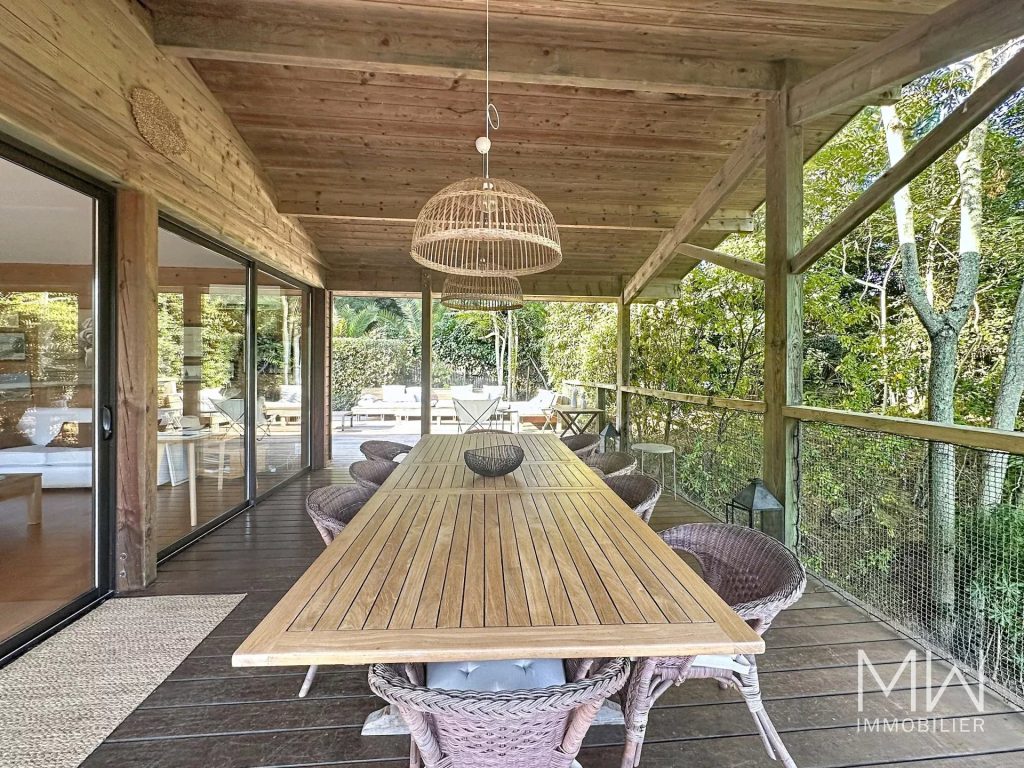 BELLE VILLA VUE BASSIN