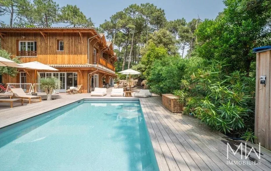 VILLA DE PRESTIGE AVEC PISCINE