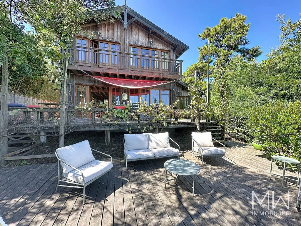 VUE PANORAMIQUE SUR LE BASSIN