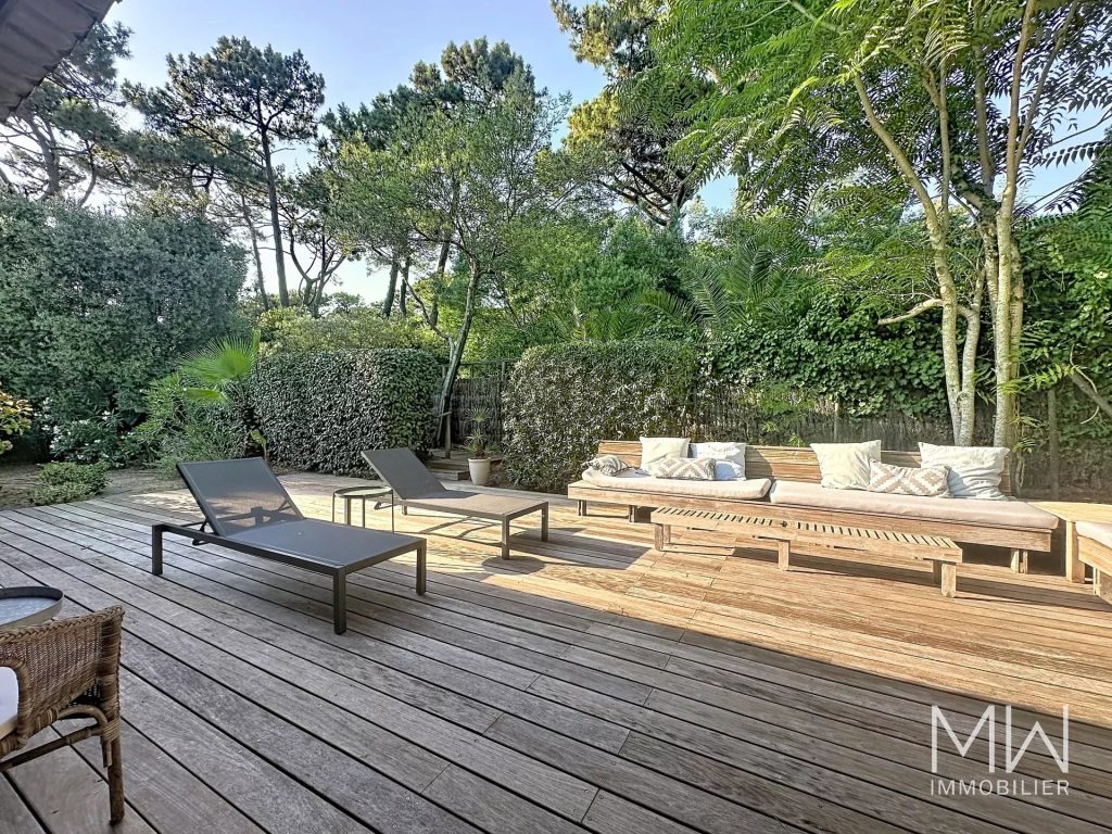 BELLE VILLA VUE BASSIN