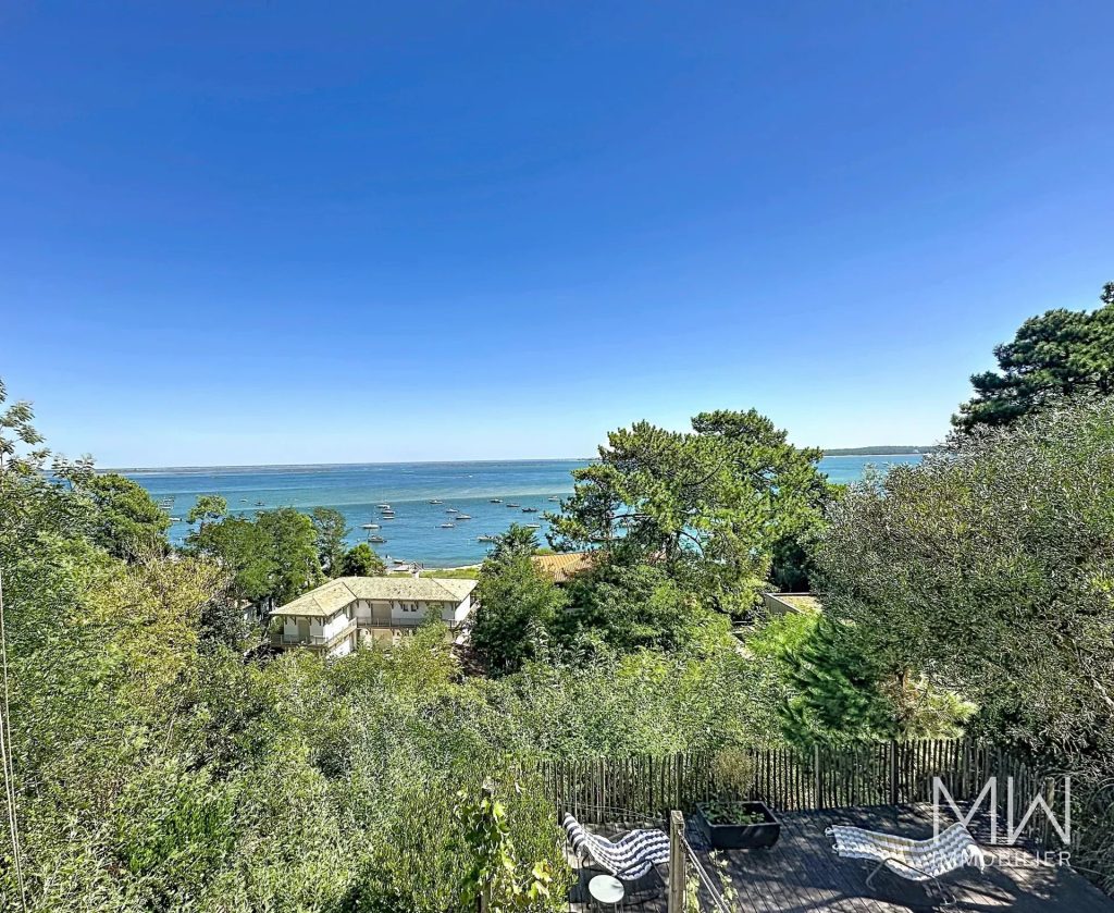 VUE PANORAMIQUE SUR LE BASSIN